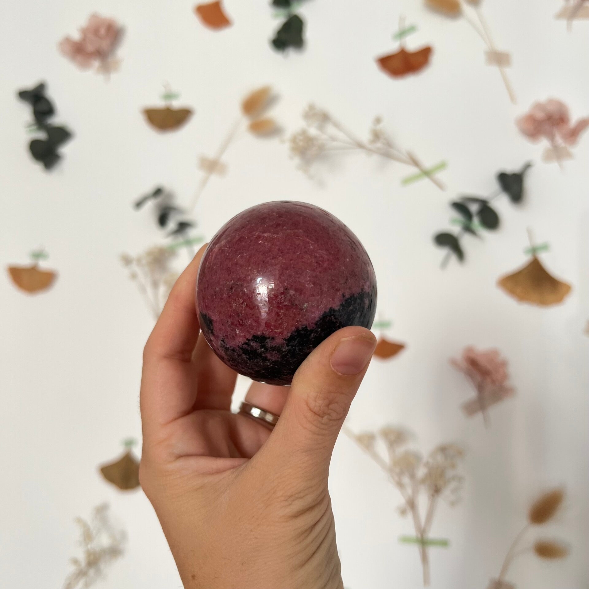 Rhodonite, sphère