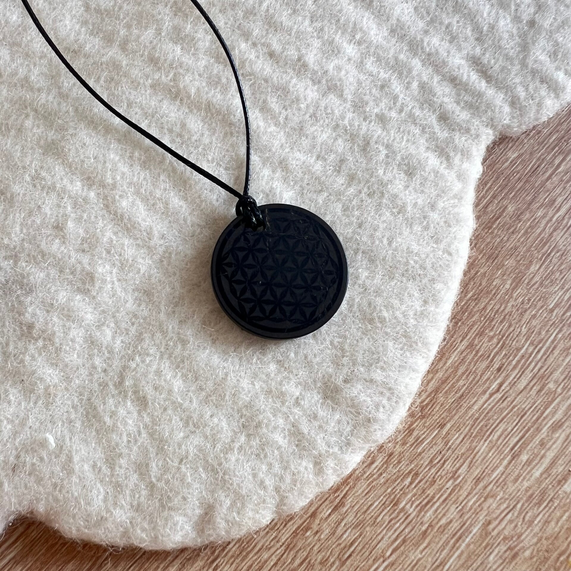 Shungite, pendentif fleur de vie
