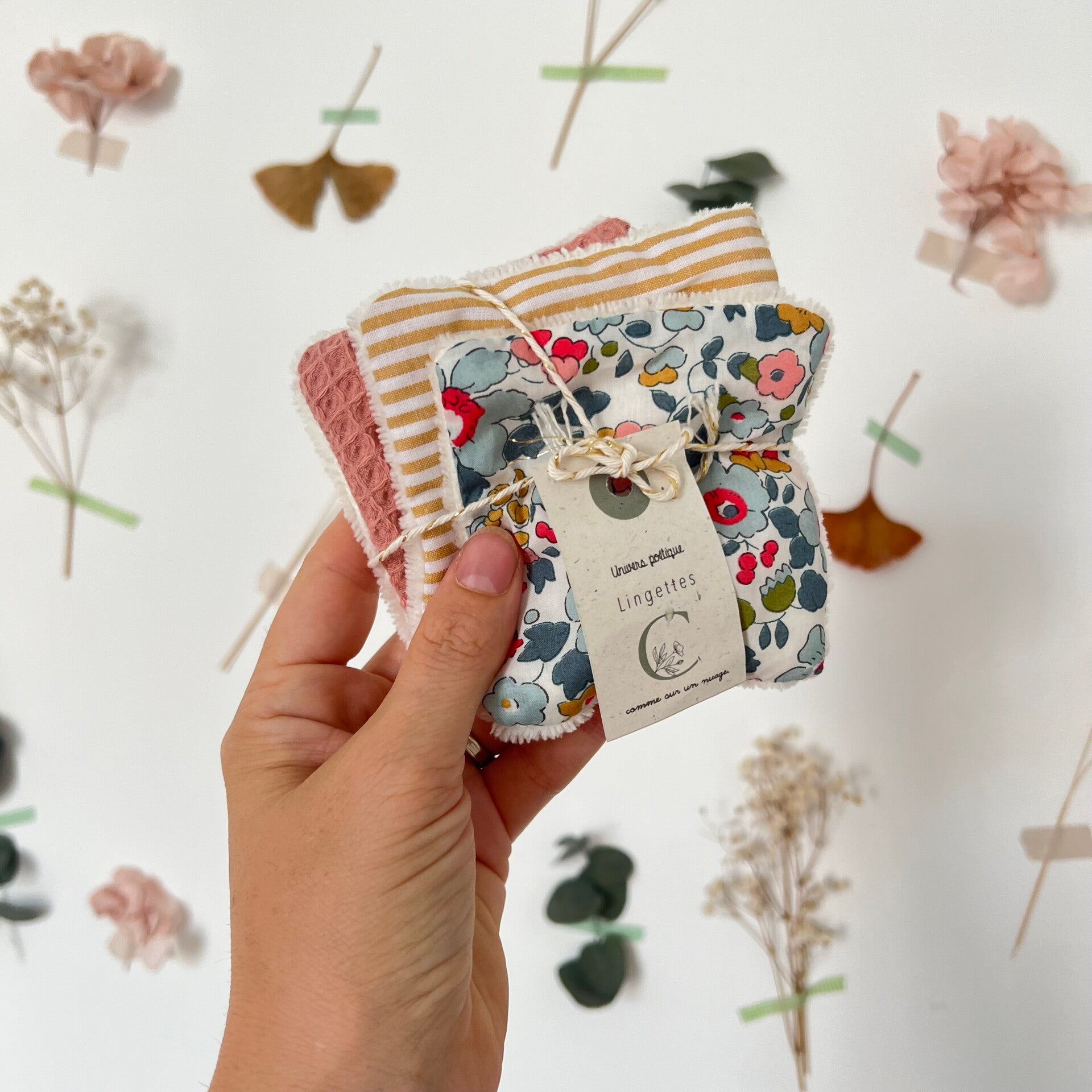 Betsy porcelaine + rayures moutarde + éponge rose