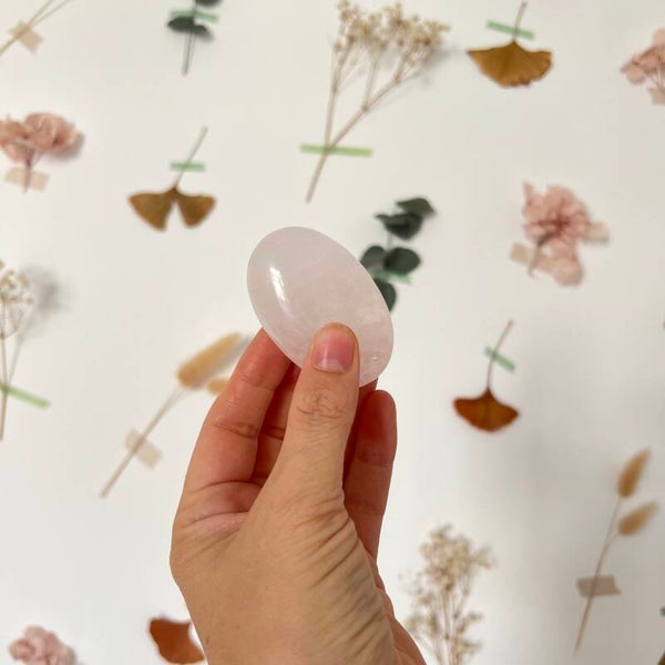 Quartz rose, galet de méditation