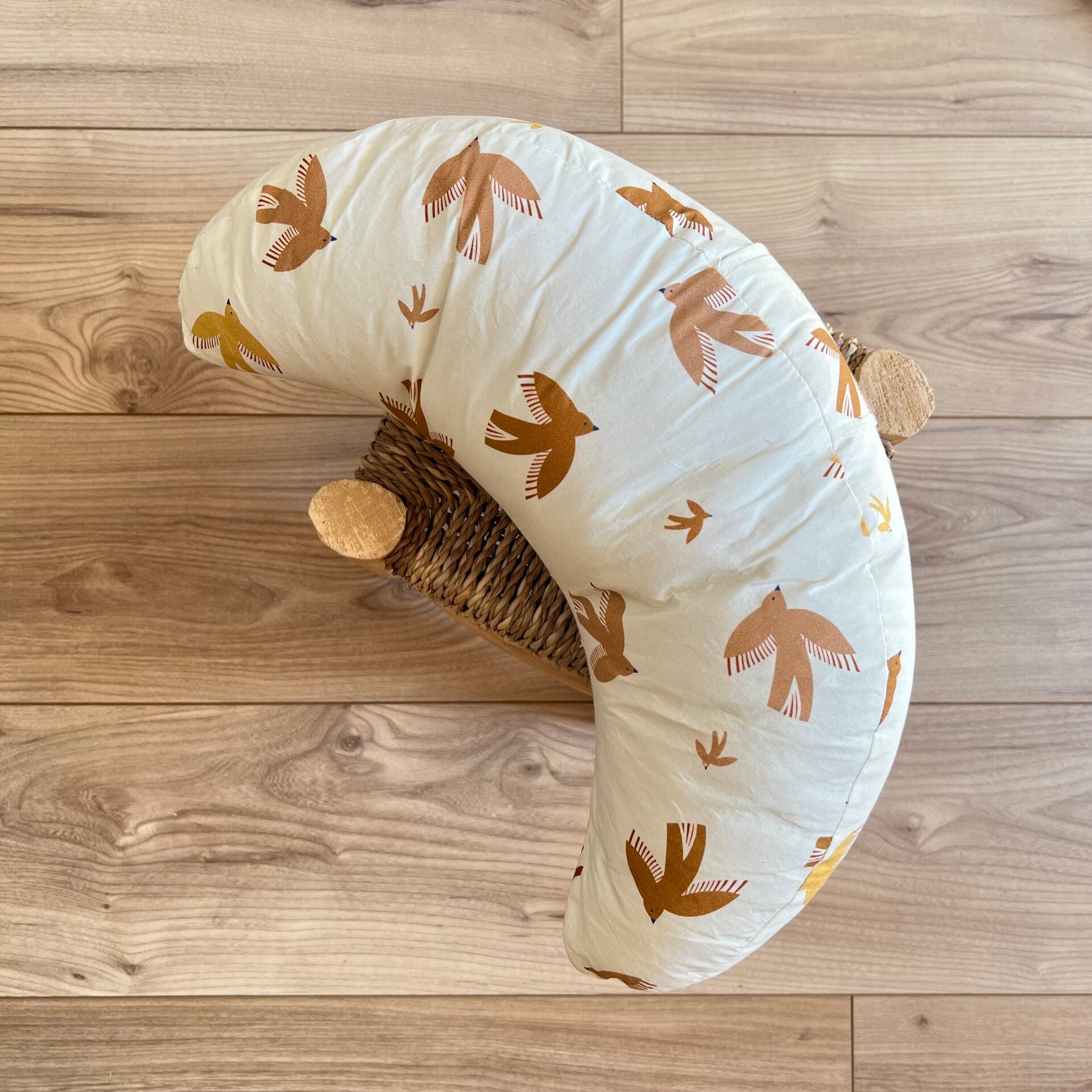 Coussin demi-lune, imprimé oiseaux