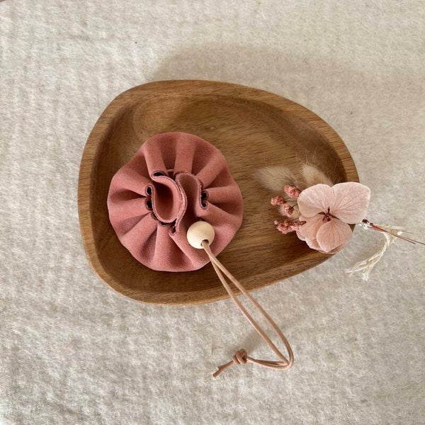Pochette en cuir, rose des bois