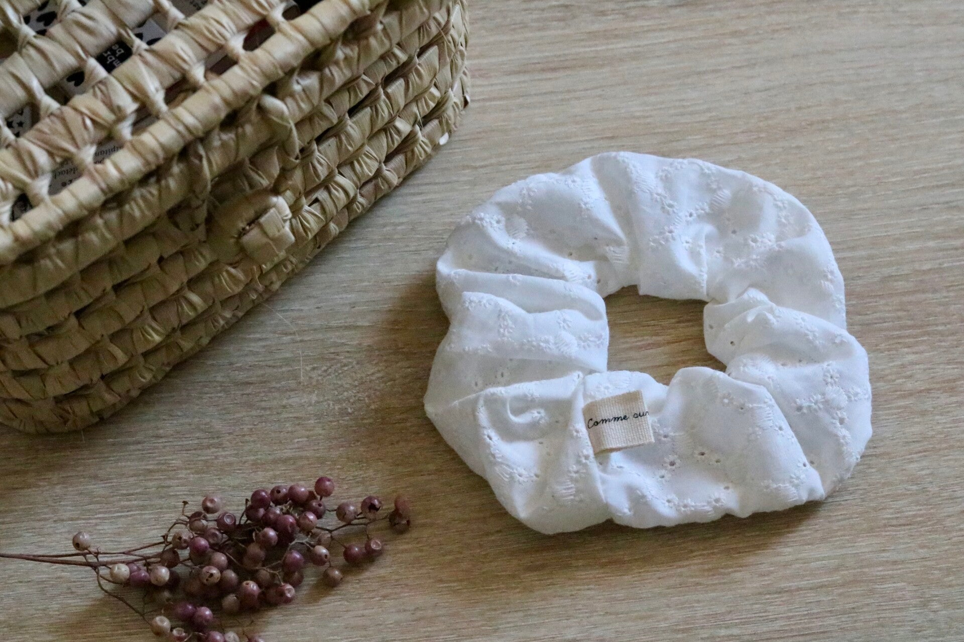 Chouchou, broderie anglaise