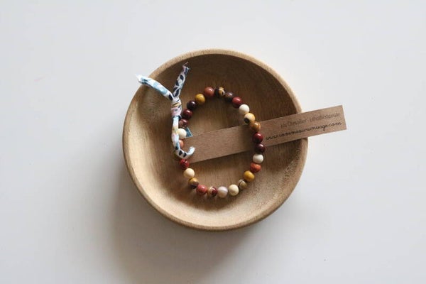 Mokaite, bracelet