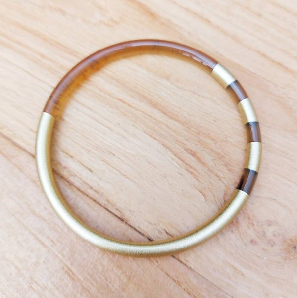 Gouden armband van buffelhoorn uit Vietnam