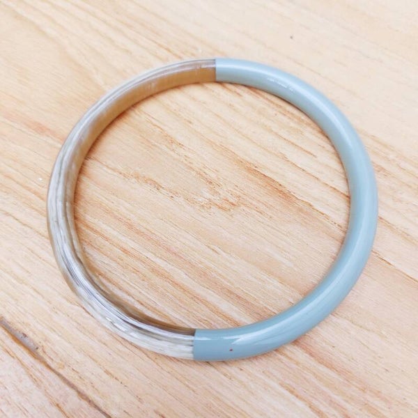 Armband van buffelhoorn/acryl Olijfgroen licht- armband uit Vietnam