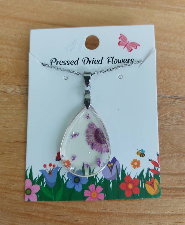 Ketting met droogbloemen in hars