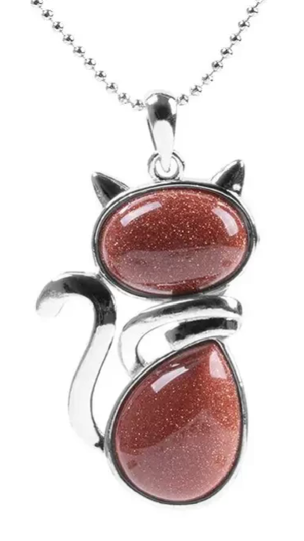 Natuurstenen halsketting in de vorm van een kat, Bruinzand