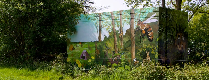 Maartje I Jansen, beschilderd glasvezelhok in Echten