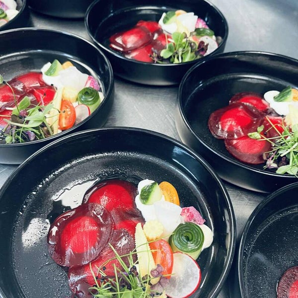 Voorgerecht Vegetarisch      ( Ravioli |Rode biet|Geitenkaas|Hazelnoot|Sakura)