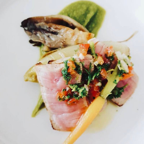 Hoofdgerecht Vlees (Kalfsvlees|Gegrild|Gepofte knolselder|Aardappelroosje|Seizoensgroenten|Jus)