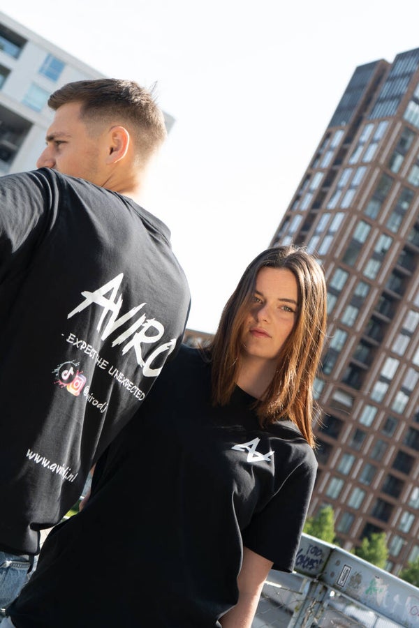 AVIRO The Unexpected Family shirt (unisex)