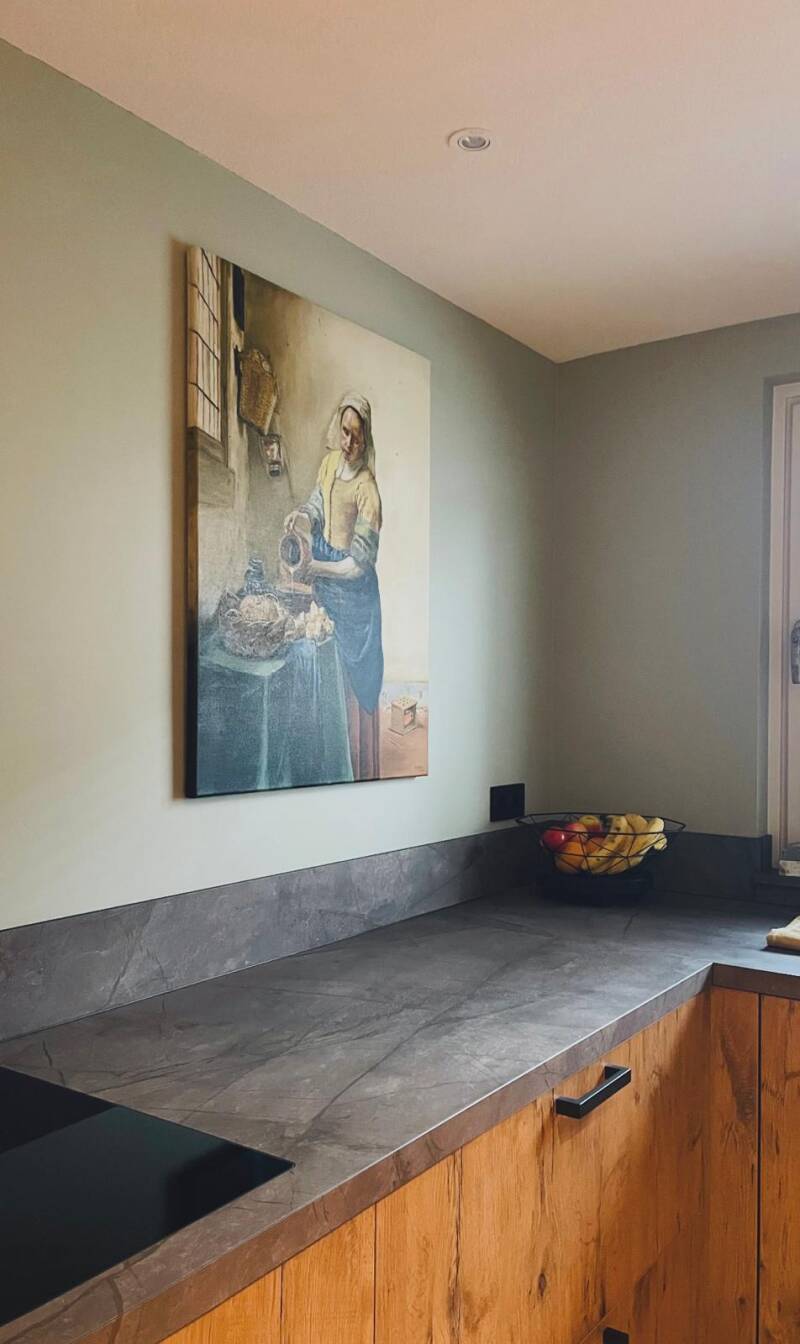 Schilderij melkmeisje in keuken