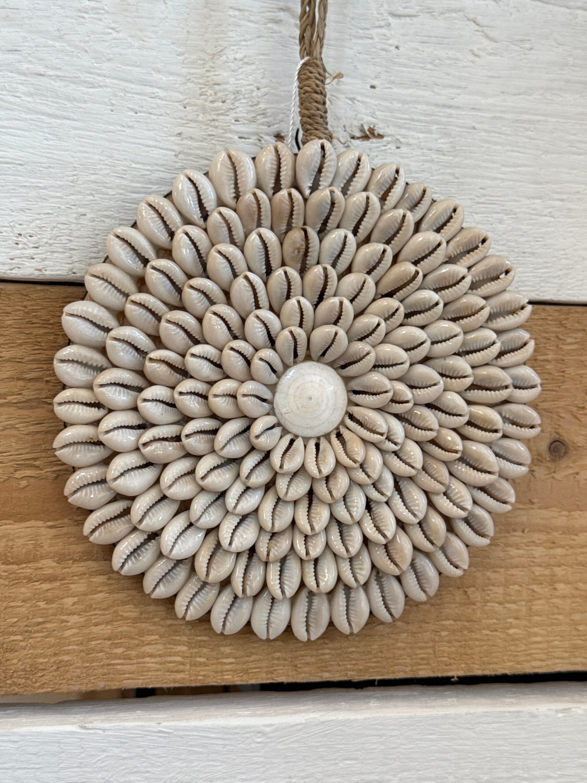 Suri Muschelmandala – Handgefertigte Wanddekoration aus Bali