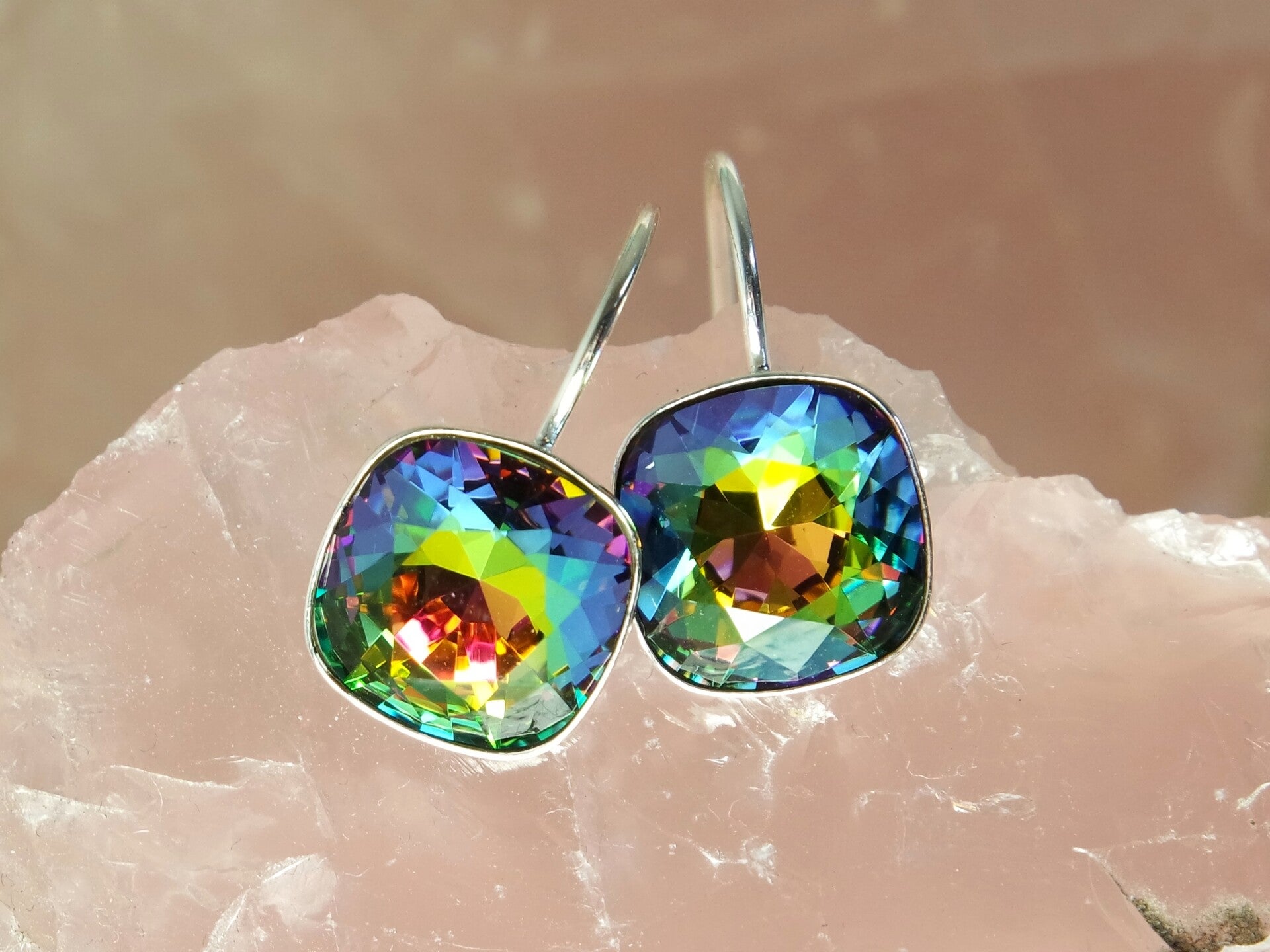 vierkant cushion oorbellen swarovski regenboog gekleurd