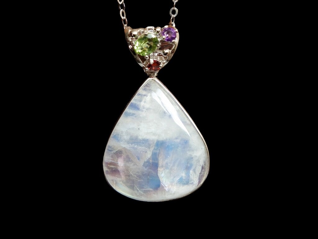 Hanger Maansteen - met peridoot, granaat & amethist