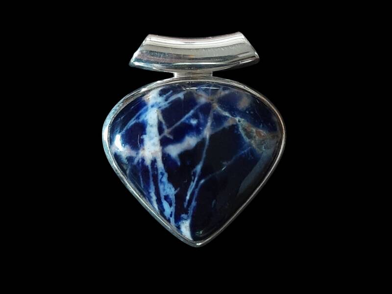 Sodaliet zilveren hanger kopen – blauwe edelsteen met spirituele werking en kalmerende energie