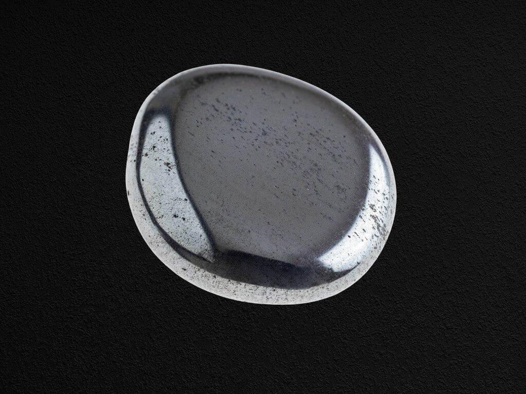 Glanzende hematiet steen voor stabiliteit en focus bij het wortelchakra