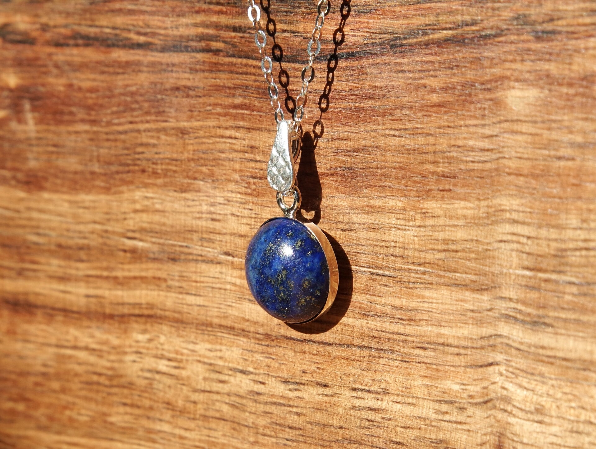 Hanger Lapis Lazuli aan zilveren ketting