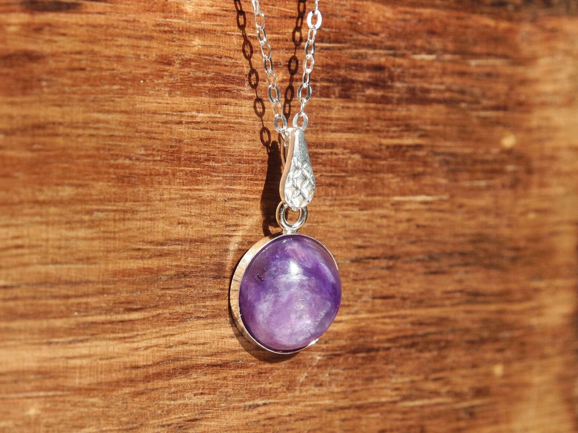 Hanger Charoiet aan zilveren ketting