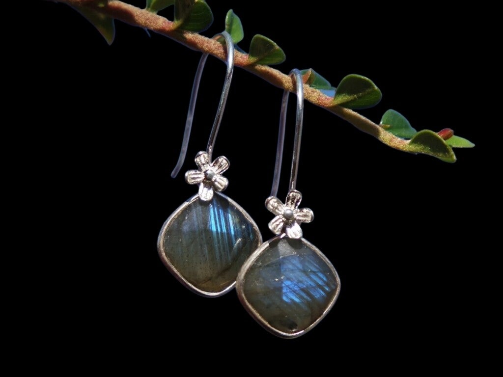 Labradoriet zilveren oorbellen