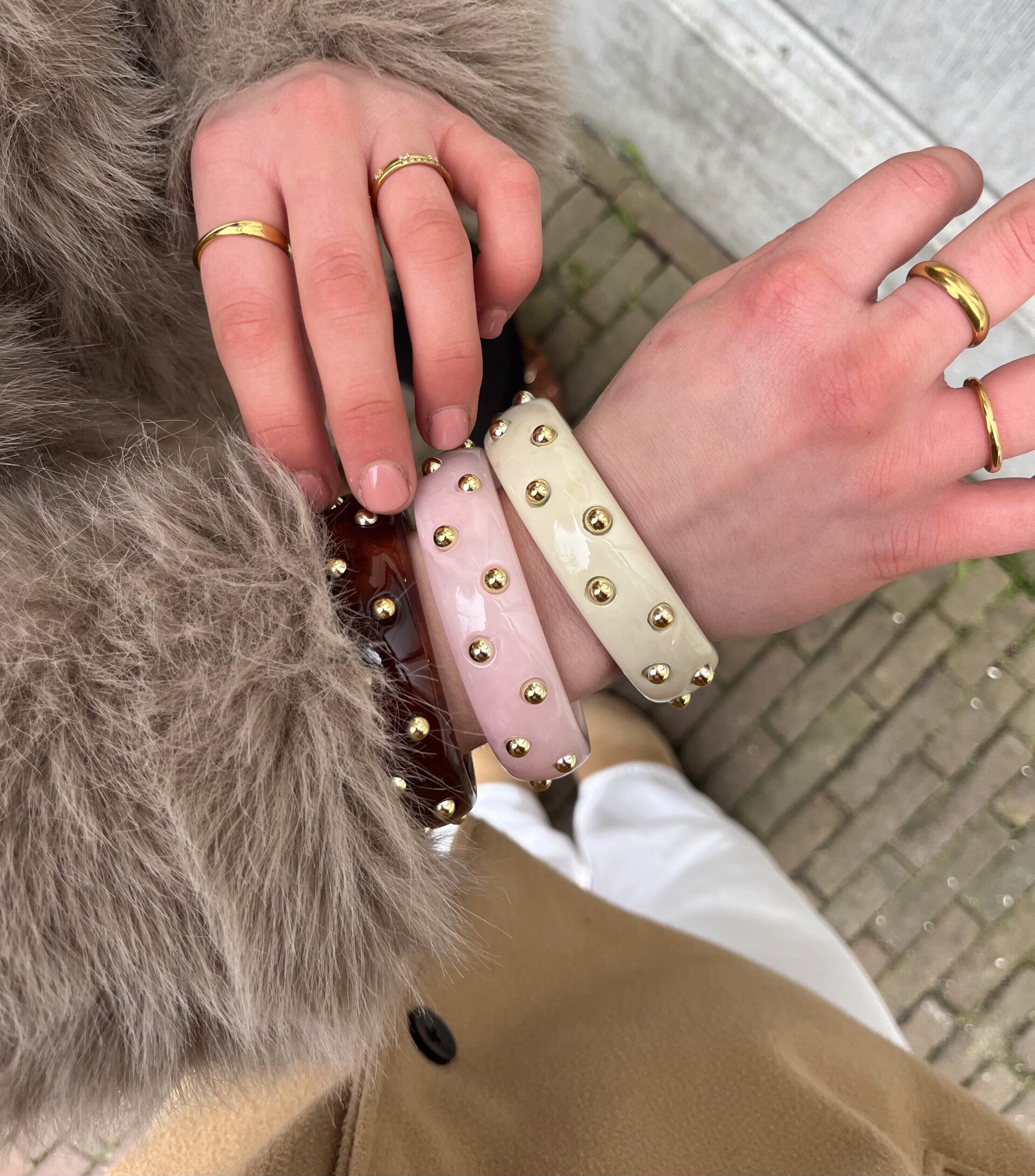 Studs bracelet brown