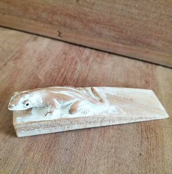 Handgeschnitzter Türstopper "Gecko"