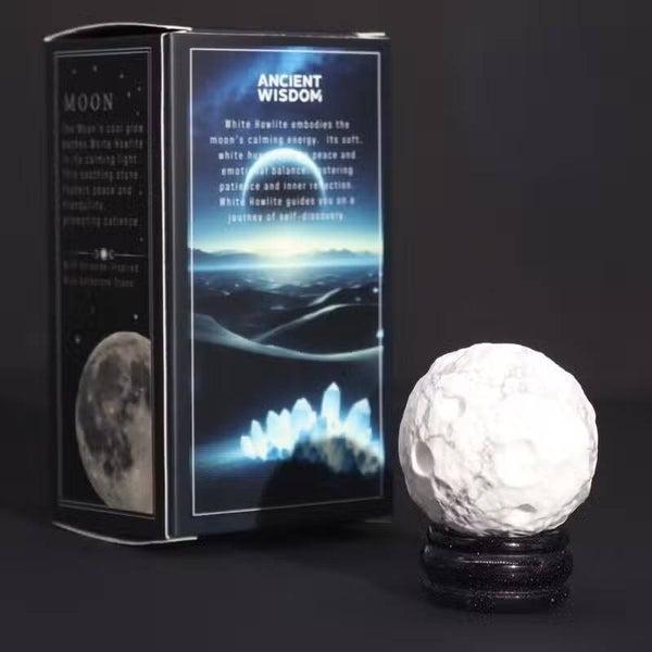 Weißer Howlith-Planet „Mond“ mit Sola-Goldfluss-Ständer