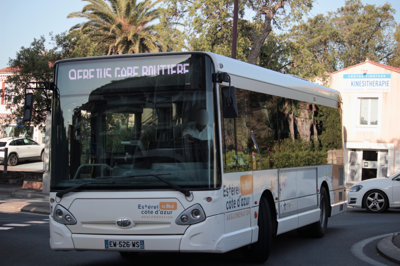 HeuliezBus GX137 n°61 - Estérel Cars  - Ligne 9 - ©Spayk