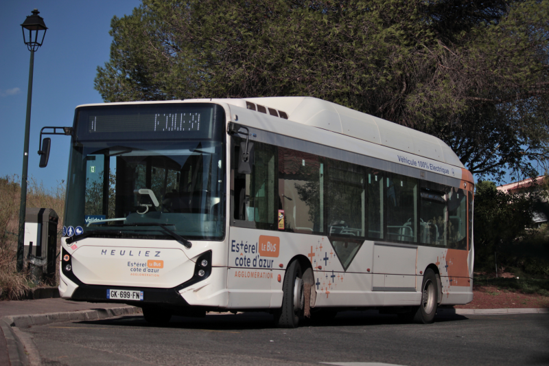 HeuliezBus GX137L ELEC - n°19 - Estérel Cars - Ligne 4 - ©Spayk