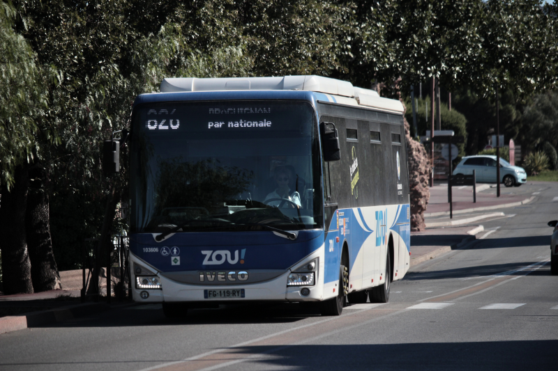 Iveco Crossway LE Line - n°103606 - Ligne 826 - ©Spayk
