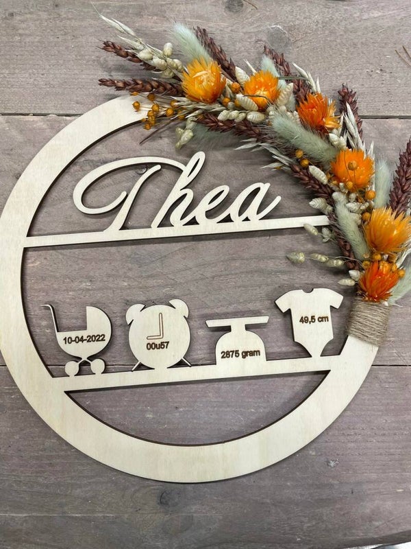 Gepersonaliseerde baby ring met droogbloemen