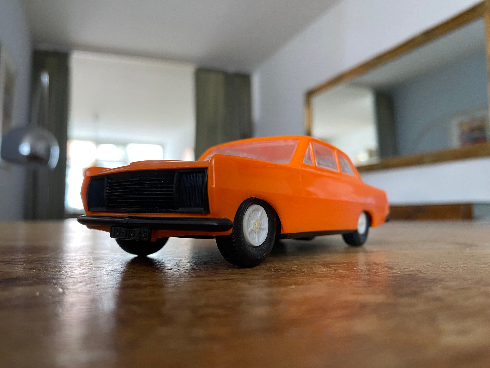 Plastic Vintage Auto (model Opel Rekord B) met frictiemotor