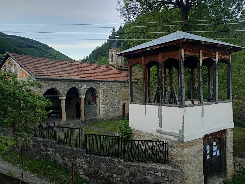 Crkva Svete Paraskeve u selu Rosomač na Staroj planini