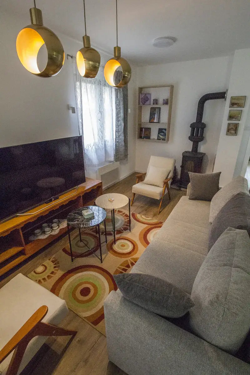 Dnevni boravak u apartmanu Kuća knjiga