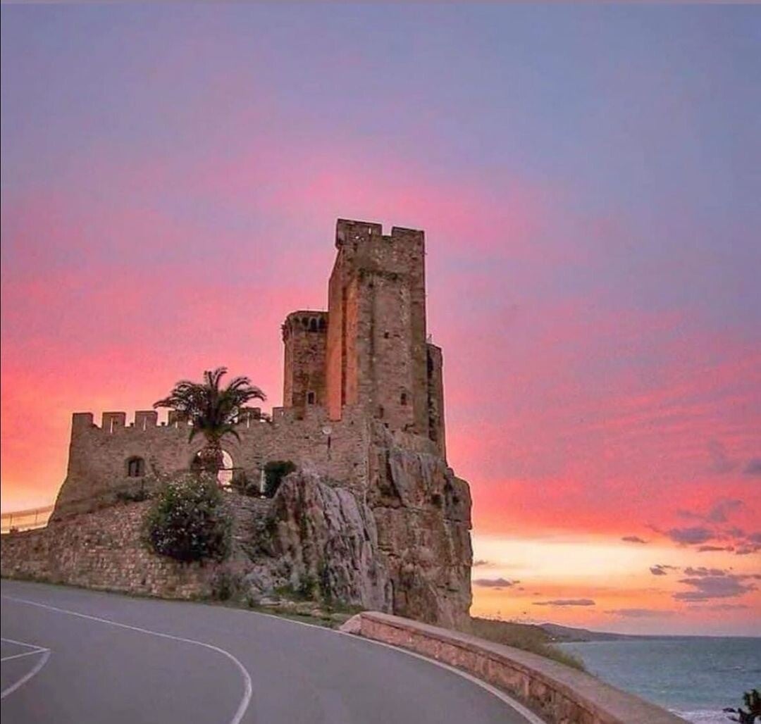 Castello Federiciano a Roseto Capo Spulico