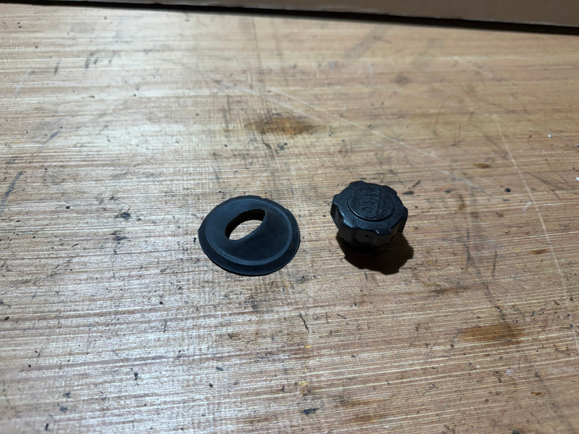 Honda Melody AB07 Deckel Öltank Verschluss Verkleidung Öldeckel Blende Kleinteile Mopsfrikadelle