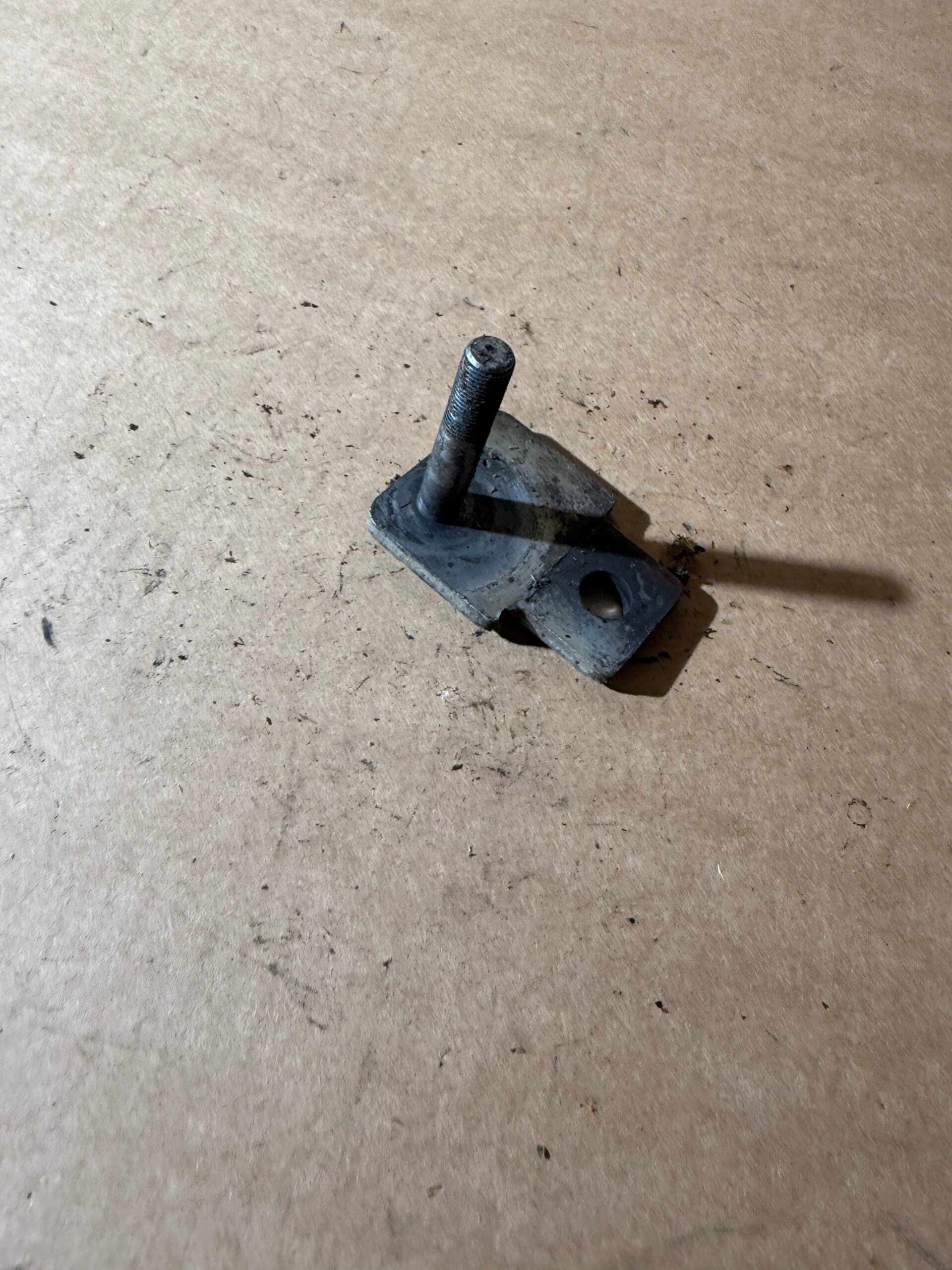 MTD Rotario Rasenmäher Rad Wheel Achse Axle Radaufnahme Bolzen Teile Mopsfrikadelle