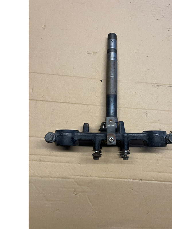 Suzuki DR 125 SE SF44A Gabeljoch Gabelbrücke Steuerkopf Frame Schlachtfest Teile