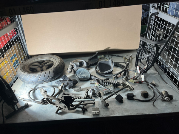 Yamaha Zest MBK Evolis Felge Rad Luftfilterkasten Verkleidung Kabelbaum Tacho Uhr Mopsfrikadelle