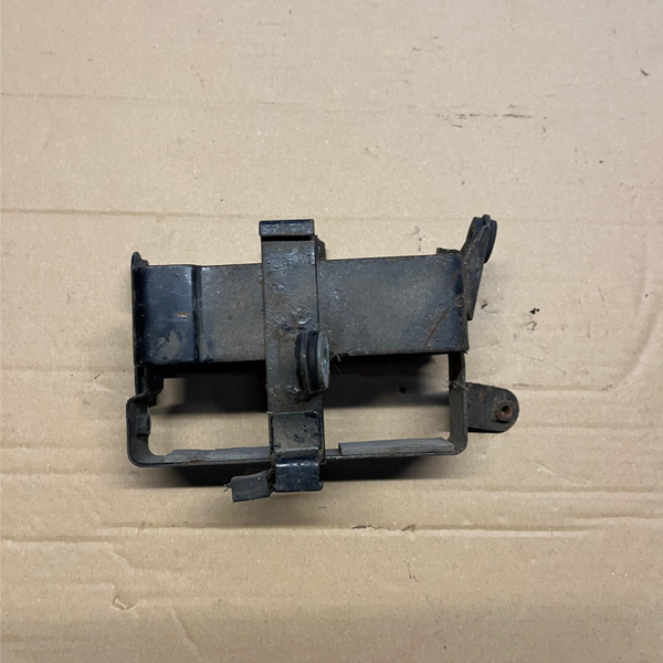 Suzuki DR 125 SE SF44A Batteriefach Teile Schlachfest Halter Verkleidung Batterie Mopsfrikadelle