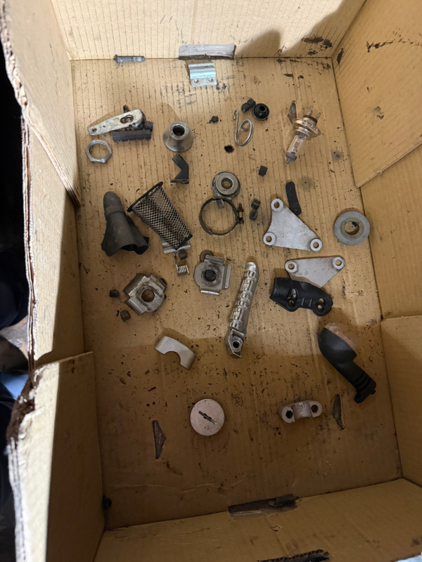 Yamaha XT 125 Malaguti XT Motor Halter Motorhalter Fussraste Glühbirne Kleinteile Schrauben Halter Clips Filter Riser Lenkerhalter Mopsfrikadelle