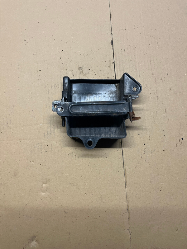 Honda NSR 50 Bateriefach Fach Halter Batterie Rahmen Schlachtfest Mopsfrikadelle Verkleidung