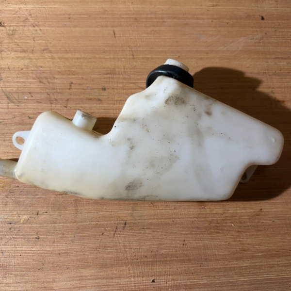 Honda NSR 125 JC 20 Öltank Oiltank Oil Öl Tank Mischöltank Teile Mopsfrikadelle