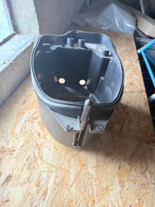 Peugeot Jetforce 125 EFI Helmfach  Helme Teile Mopsfrikadelle