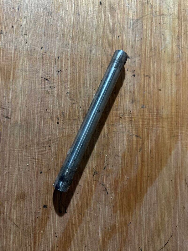 Honda NSR 125 JC22 Distanzhülle Bolzen Achse Führung Schutz Mopsfrikadelle Schwinge Schwingenbolzen