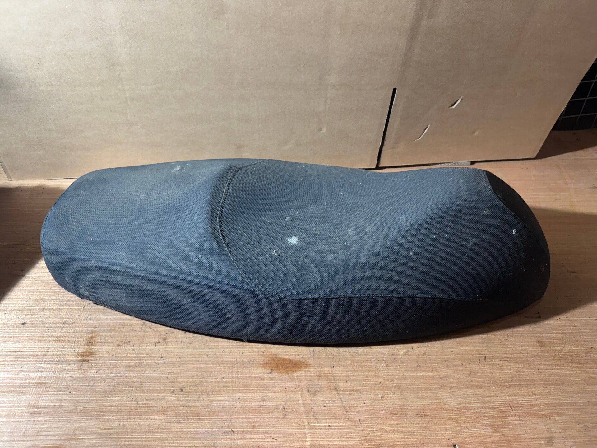 Kymco Yager GT 125 LEA5 Sitzbank Sattel Sitz Seat Teile Mopsfrikadelle