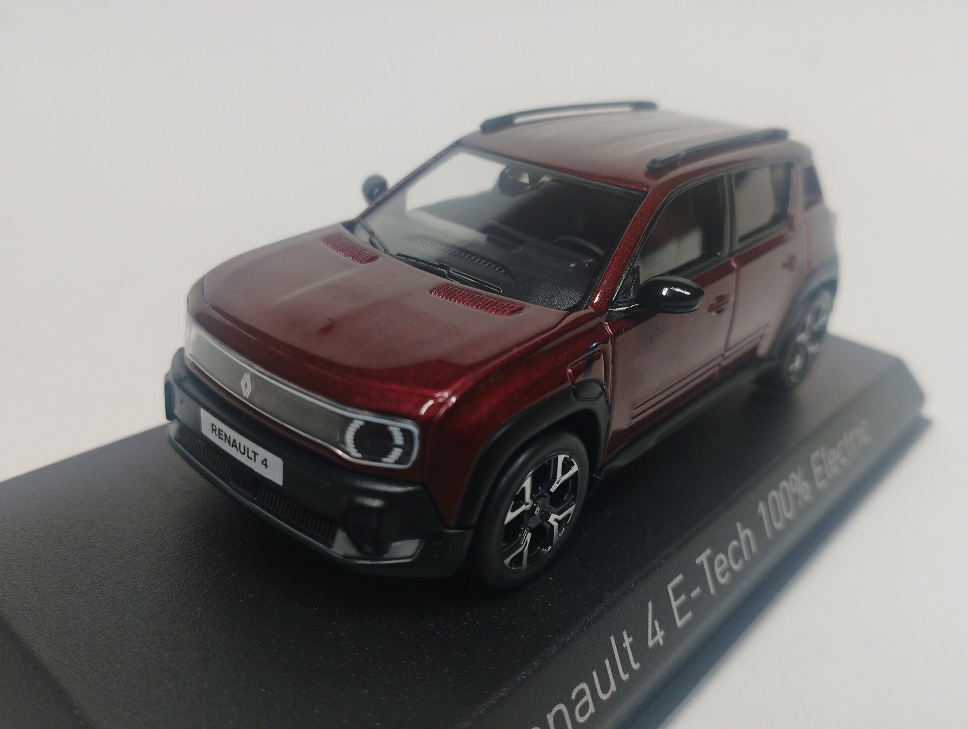 RENAULT 4 E-TECH 2025