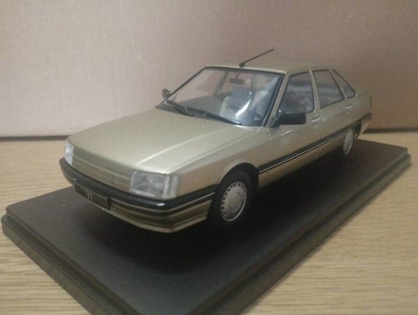 RENAULT 21 GTS 1986 (Echelle 1/24)