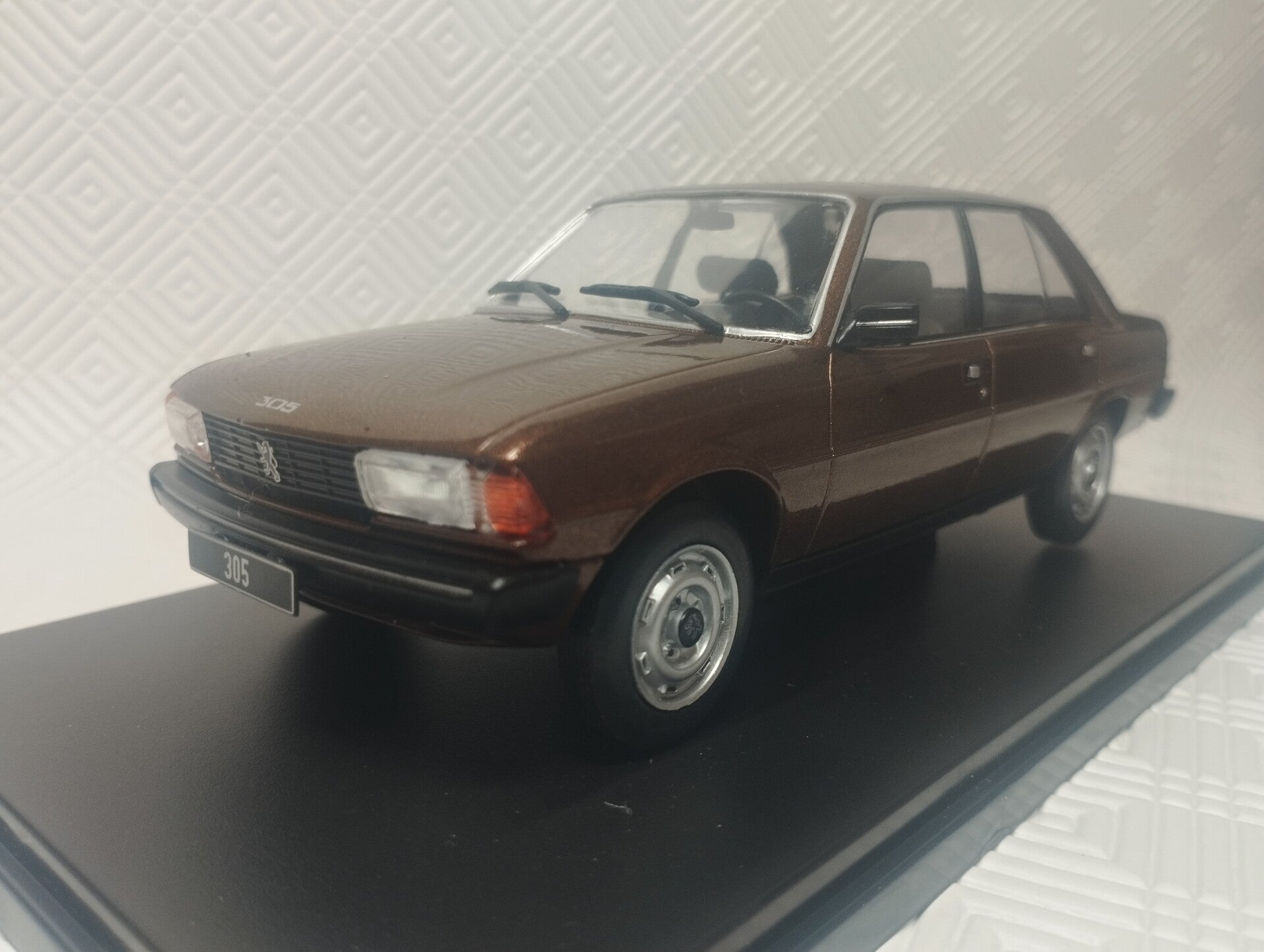 PEUGEOT 305 DE 1977